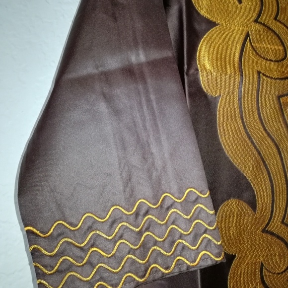 African Embroidery Traditional Dress - Picture 3 of 4